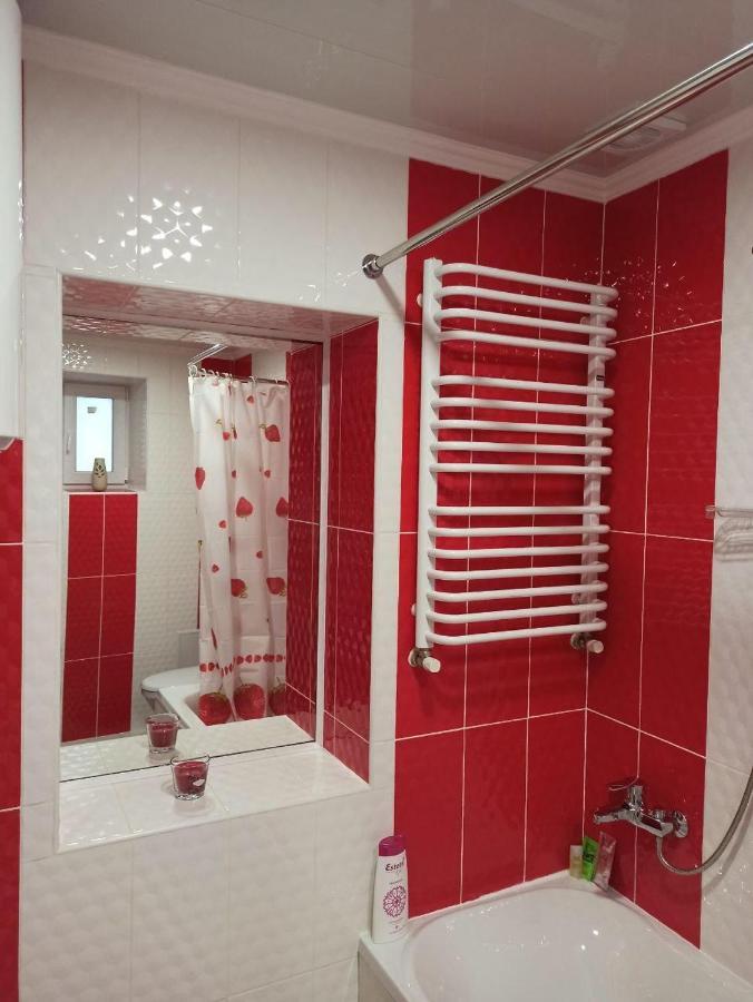Квартира В Самом Центре Wi-Fi Lägenhet Tjernivtsi Exteriör bild