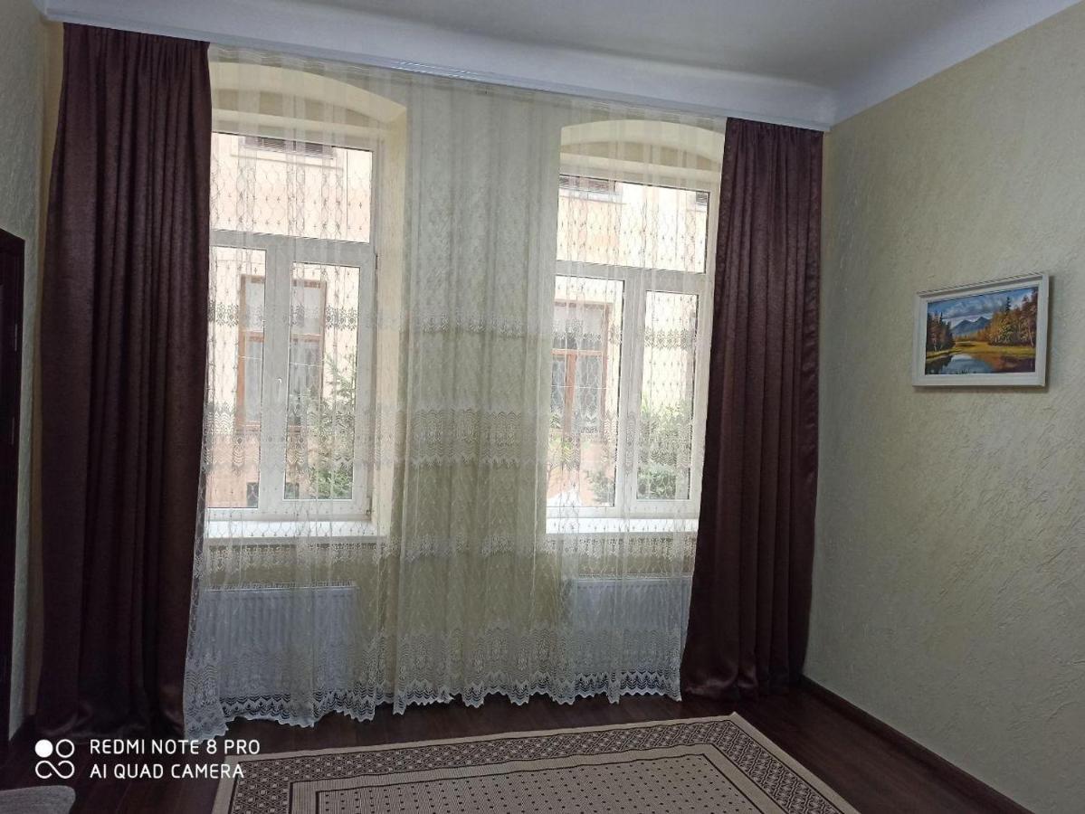 Квартира В Самом Центре Wi-Fi Lägenhet Tjernivtsi Exteriör bild